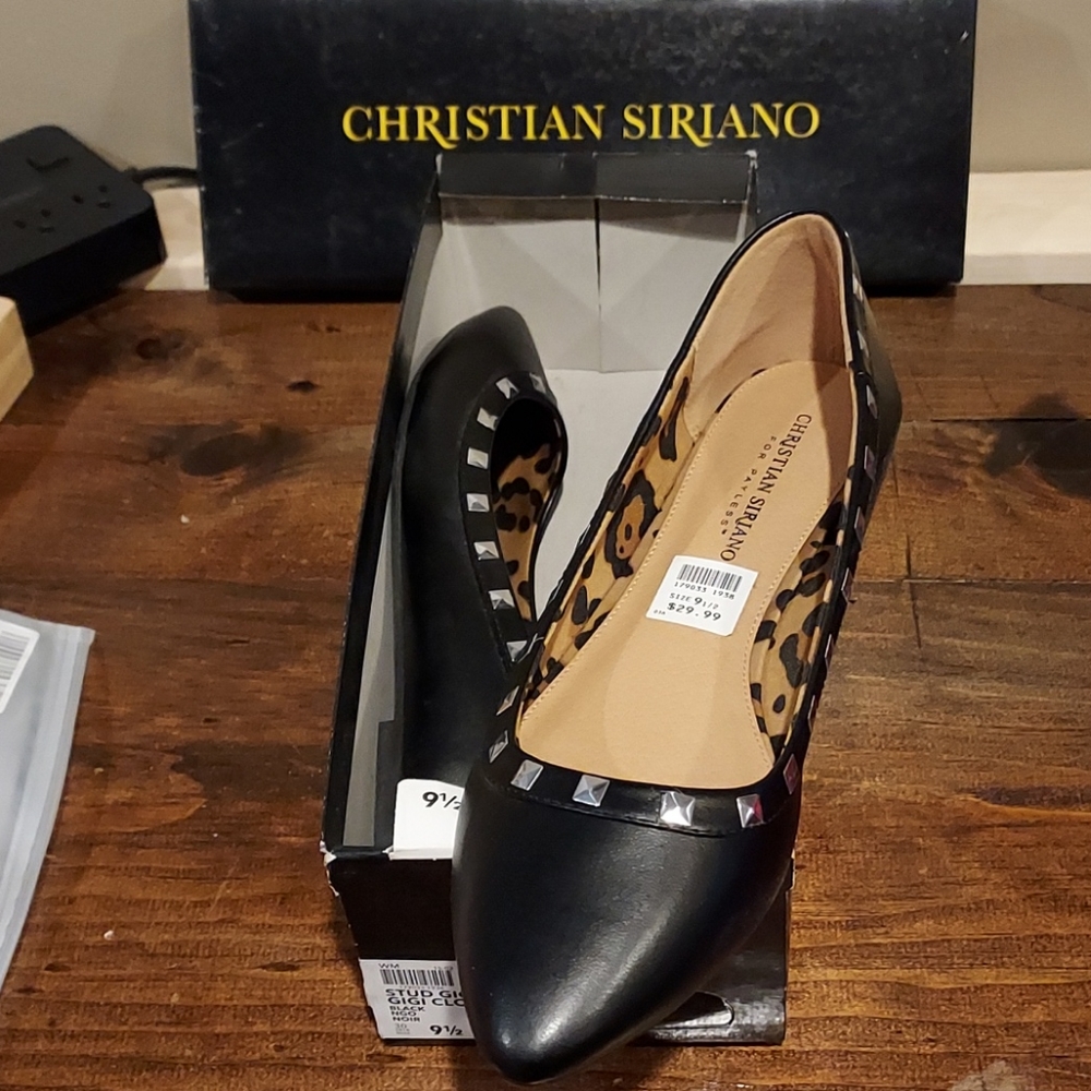 Stud shoes